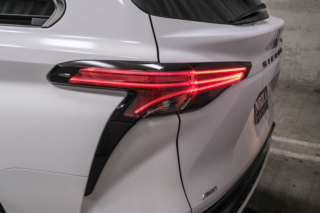 Thumbnail: 2024 Toyota Sienna - 18