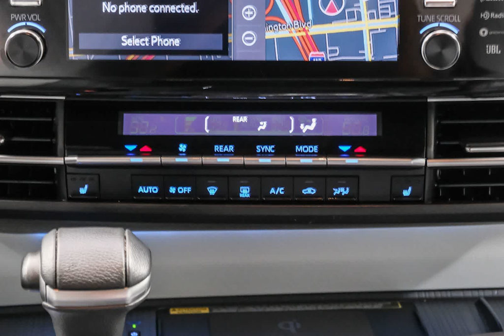 Thumbnail: 2024 Toyota Sienna - 23