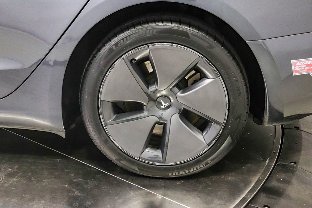 Thumbnail: 2023 Tesla Model 3 - 21