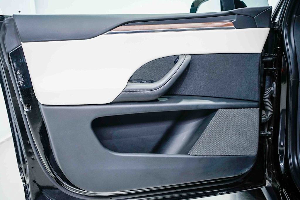 Thumbnail: 2023 Tesla Model X - 24
