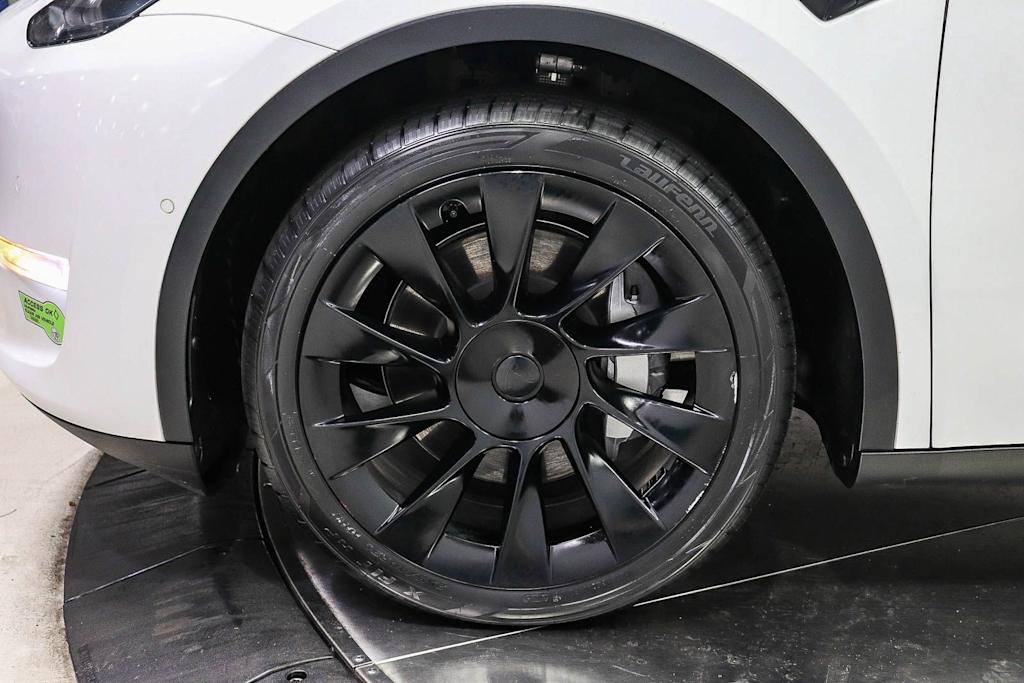 Thumbnail: 2023 Tesla Model Y - 7