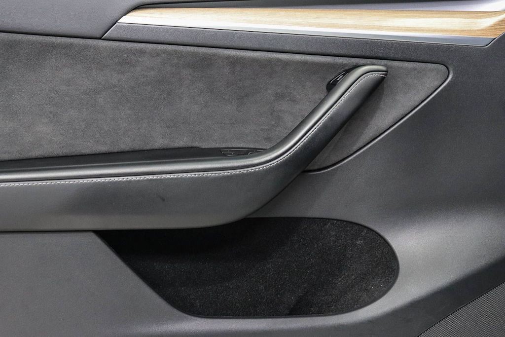 Thumbnail: 2023 Tesla Model Y - 26