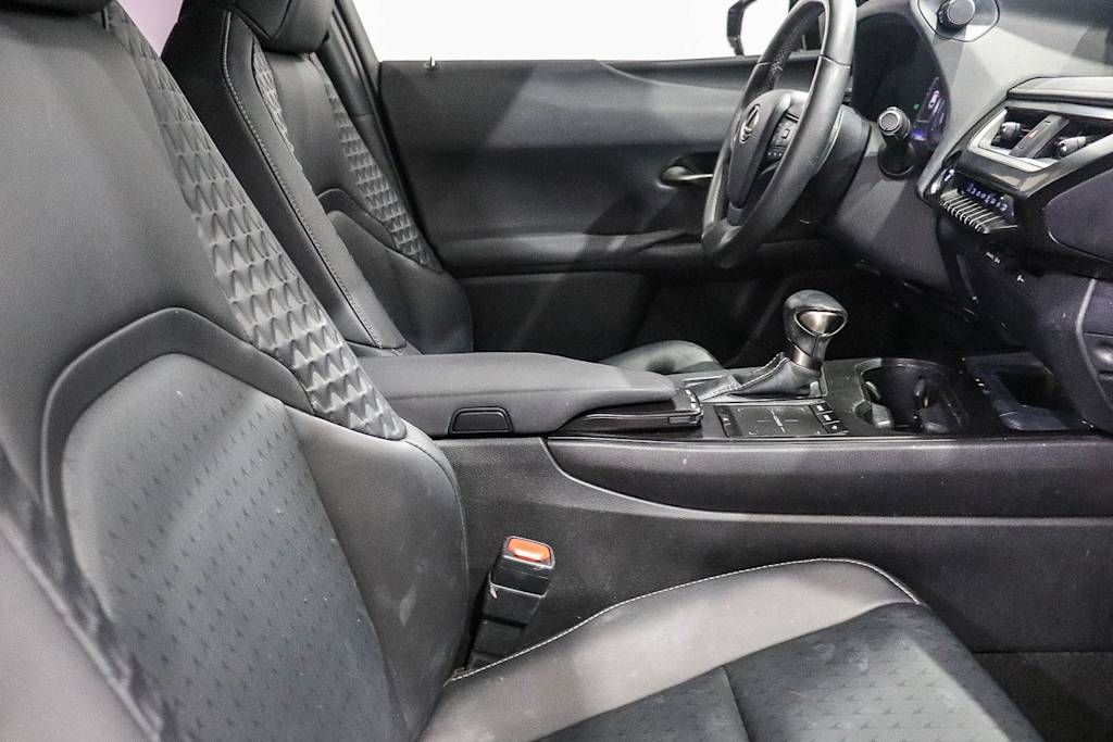 Thumbnail: 2021 Lexus UX - 8