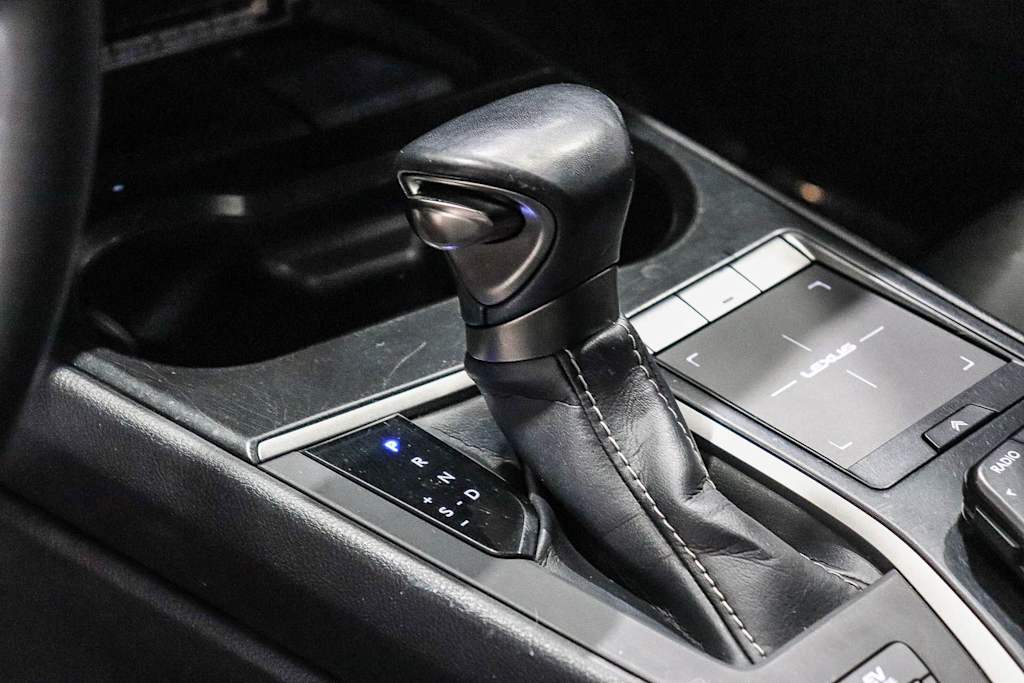 Thumbnail: 2021 Lexus UX - 13