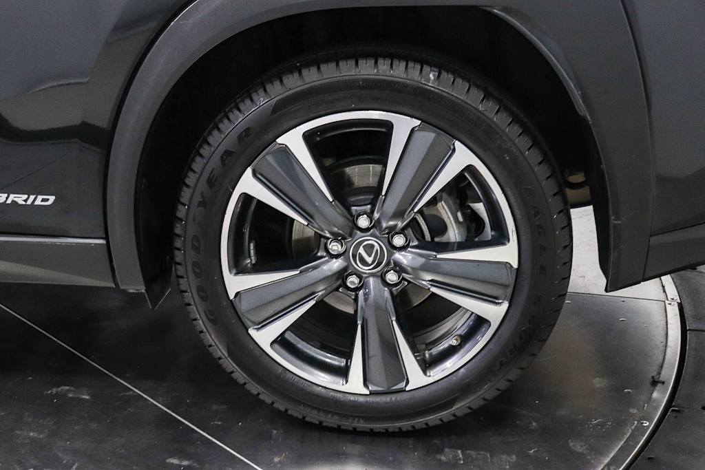 Thumbnail: 2021 Lexus UX - 21