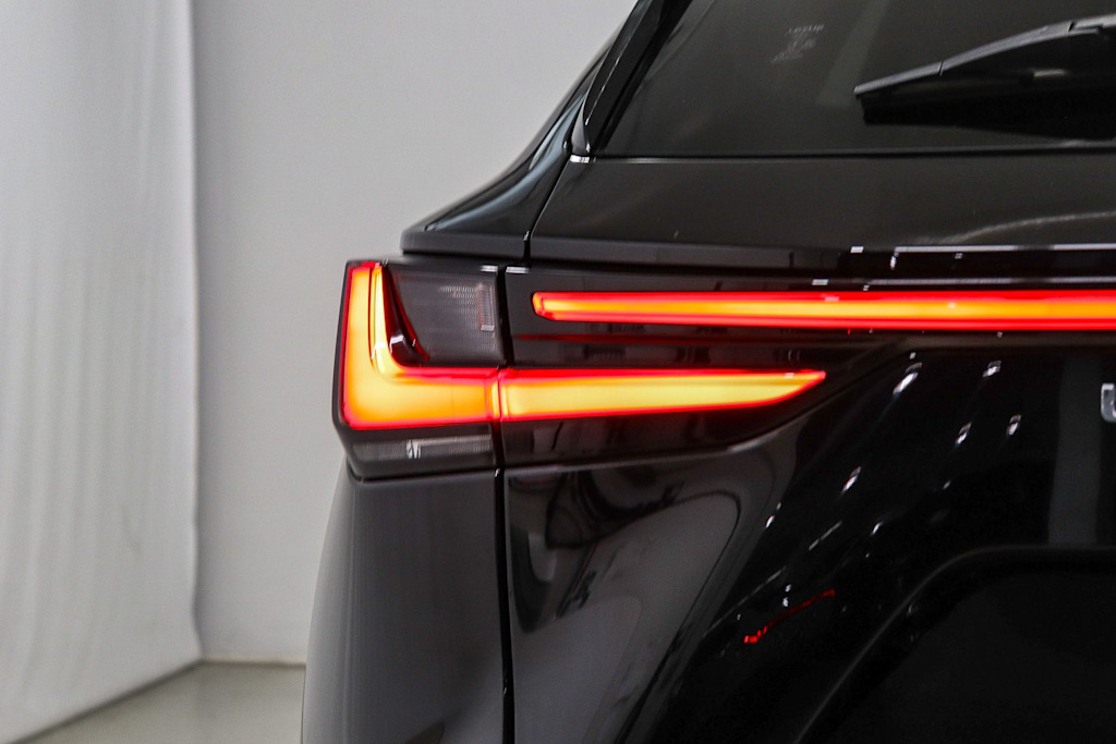 Thumbnail: 2024 Lexus ES - 22