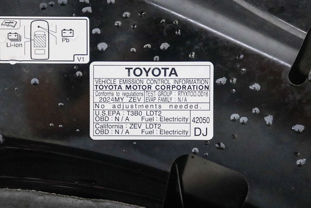 Thumbnail: 2024 Toyota bZ4X - 15