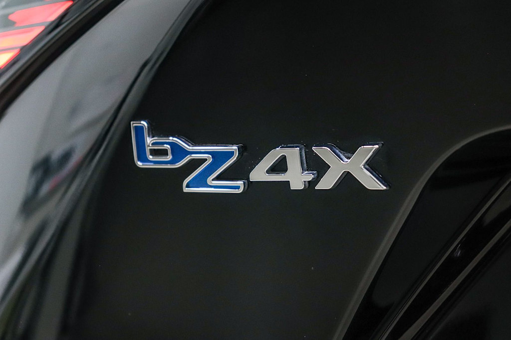 Thumbnail: 2024 Toyota bZ4X - 23
