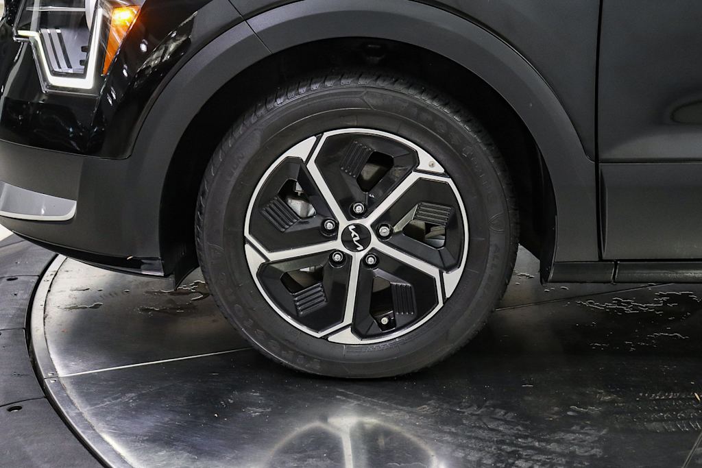 Thumbnail: 2023 Kia Niro - 7