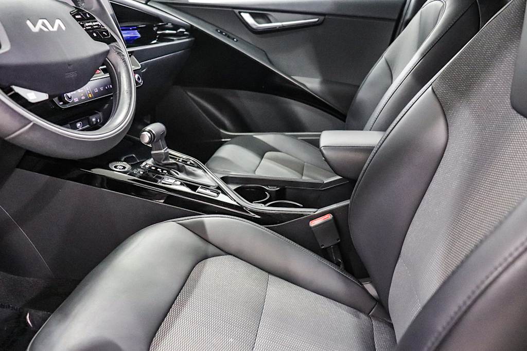 Thumbnail: 2023 Kia Niro - 11