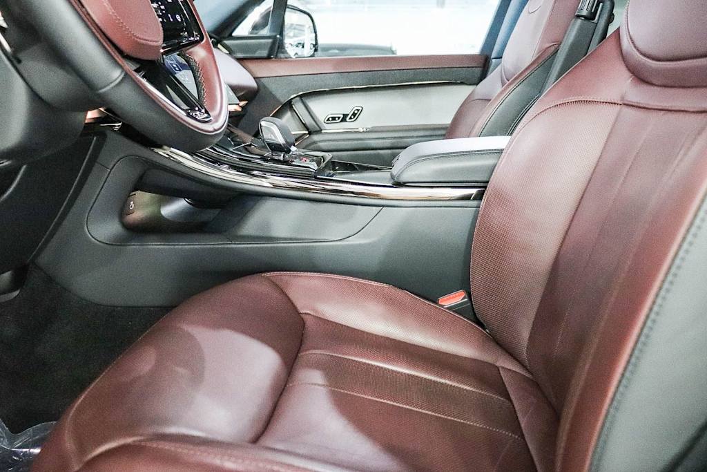 Thumbnail: 2025 Land Rover Range Rover Sport - 11