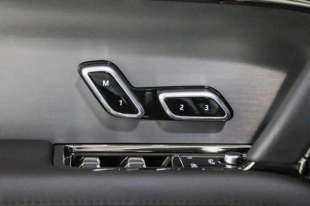 Thumbnail: 2025 Land Rover Range Rover Sport - 25