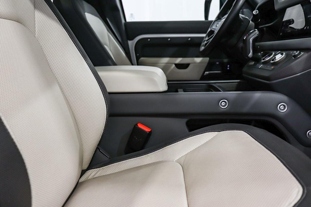 Thumbnail: 2024 Land Rover Defender - 8