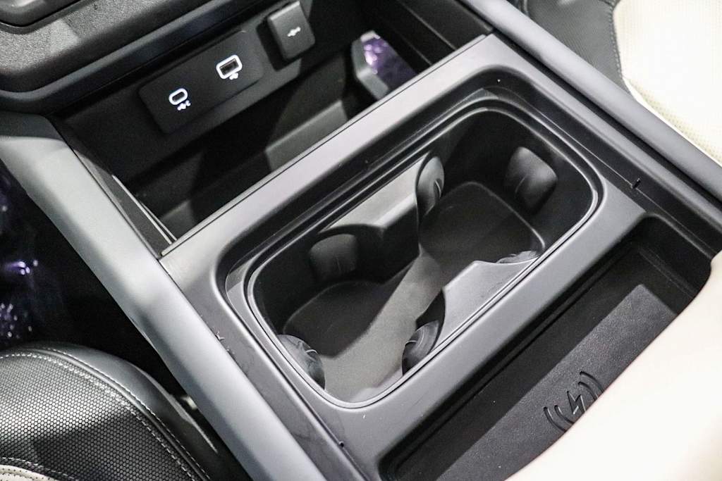 Thumbnail: 2024 Land Rover Defender - 13