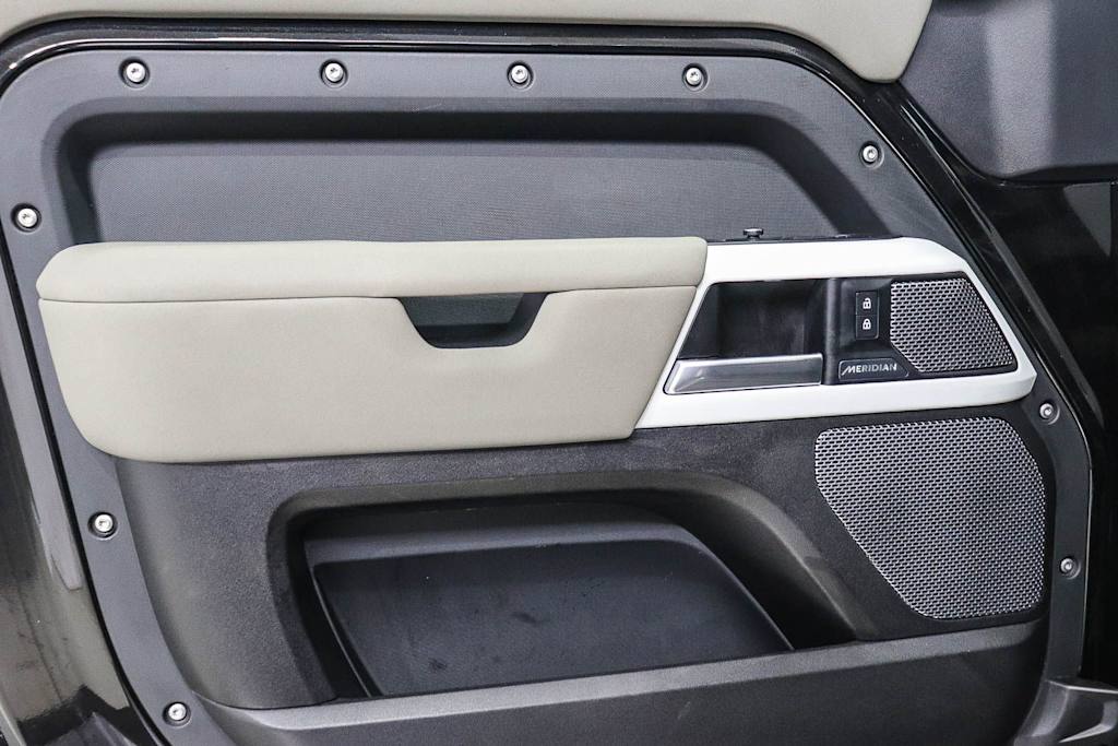 Thumbnail: 2020 Land Rover Defender - 26