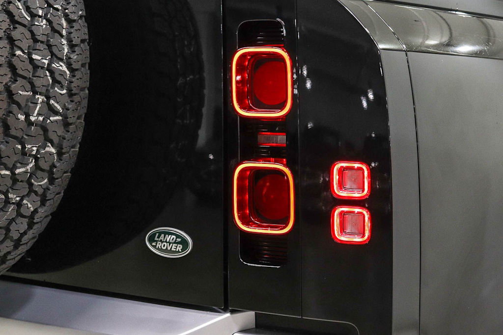 Thumbnail: 2020 Land Rover Defender - 23