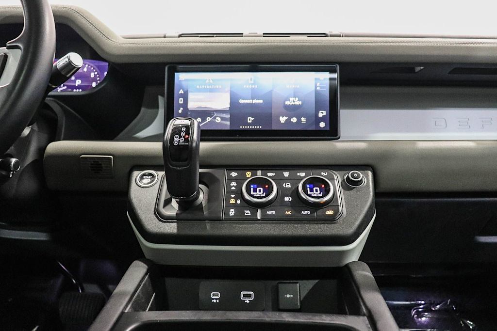 Thumbnail: 2020 Land Rover Defender - 8