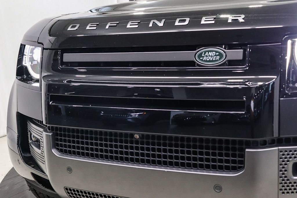 Thumbnail: 2023 Land Rover Defender - 4