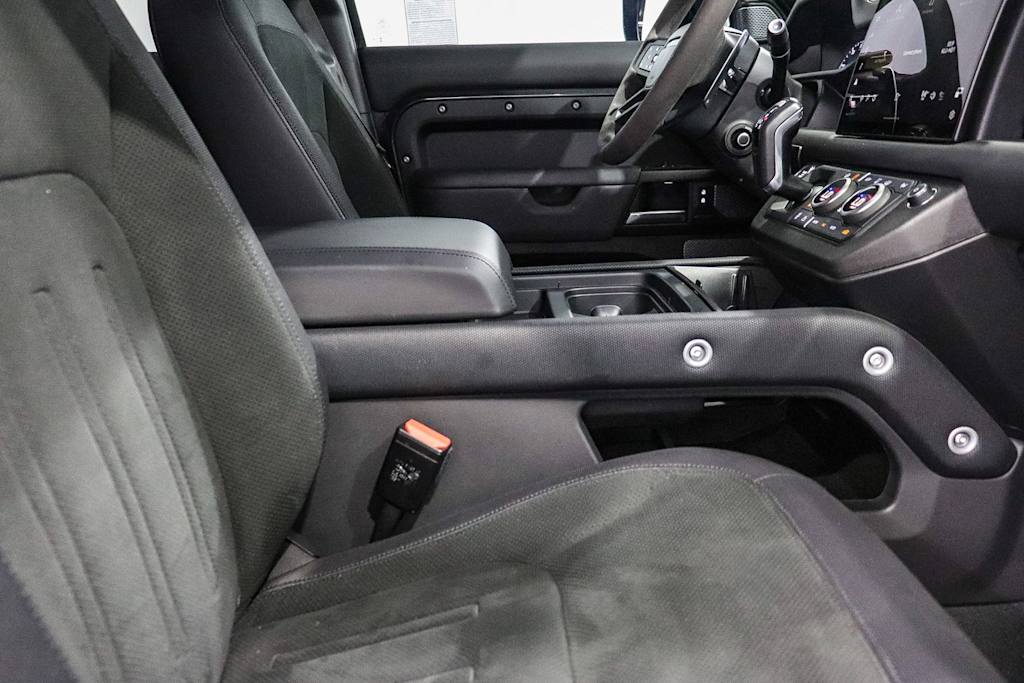 Thumbnail: 2023 Land Rover Defender - 8