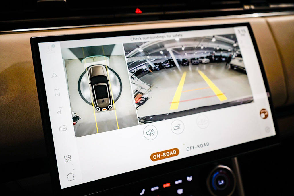 Thumbnail: 2023 Land Rover Range Rover - 25