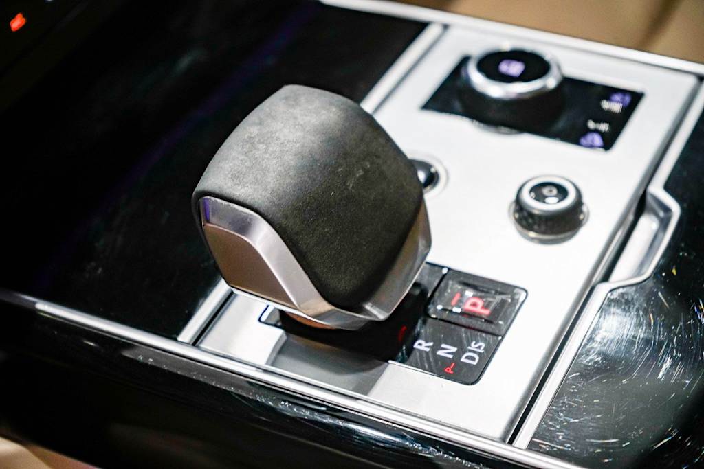 Thumbnail: 2023 Land Rover Range Rover - 14