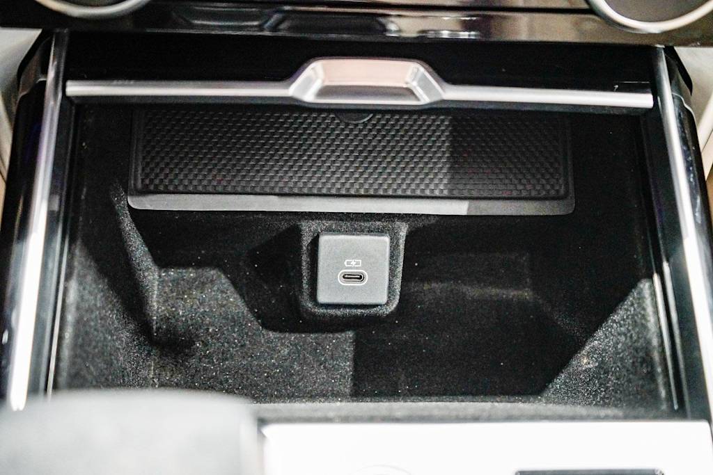 Thumbnail: 2023 Land Rover Range Rover - 24