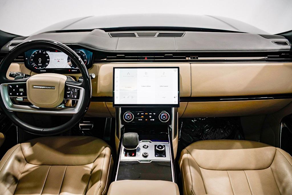 Thumbnail: 2023 Land Rover Range Rover - 2