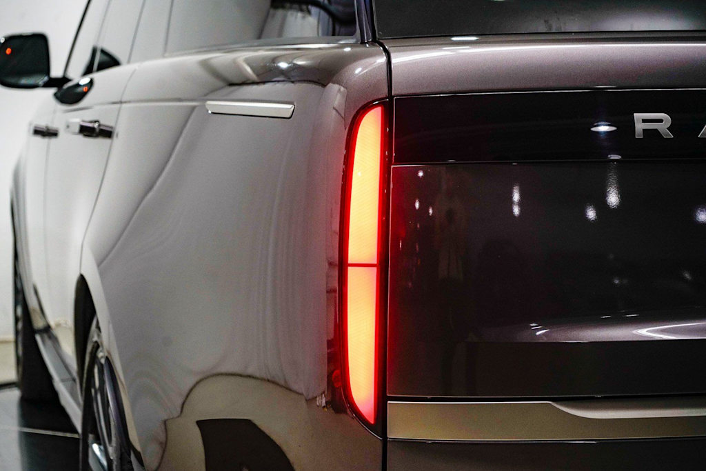 Thumbnail: 2023 Land Rover Range Rover - 22