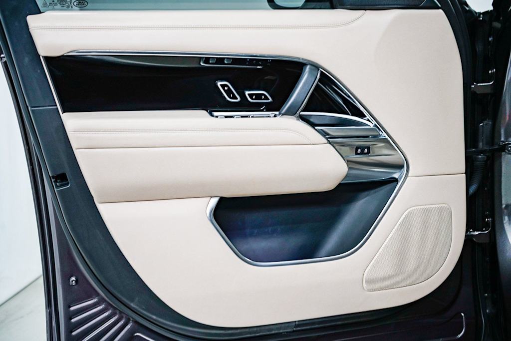 Thumbnail: 2023 Land Rover Range Rover - 23