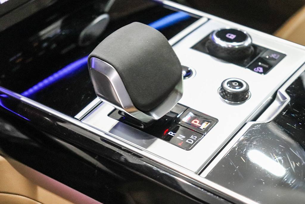 Thumbnail: 2023 Land Rover Range Rover - 12