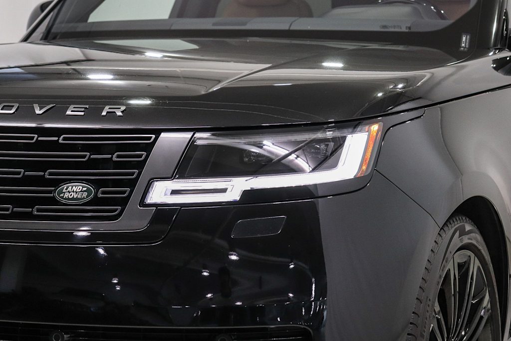 Thumbnail: 2023 Land Rover Range Rover - 18