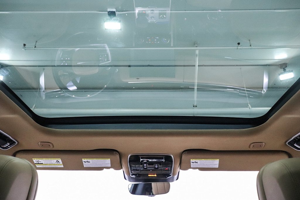 Thumbnail: 2023 Land Rover Range Rover - 22
