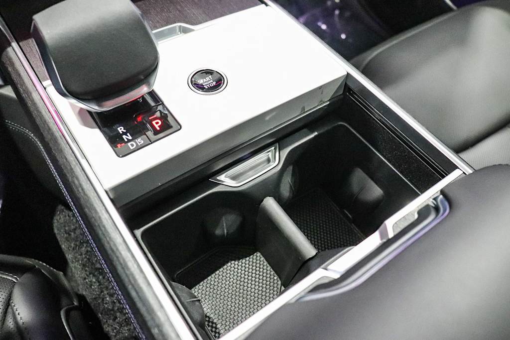 Thumbnail: 2025 Land Rover Range Rover - 13
