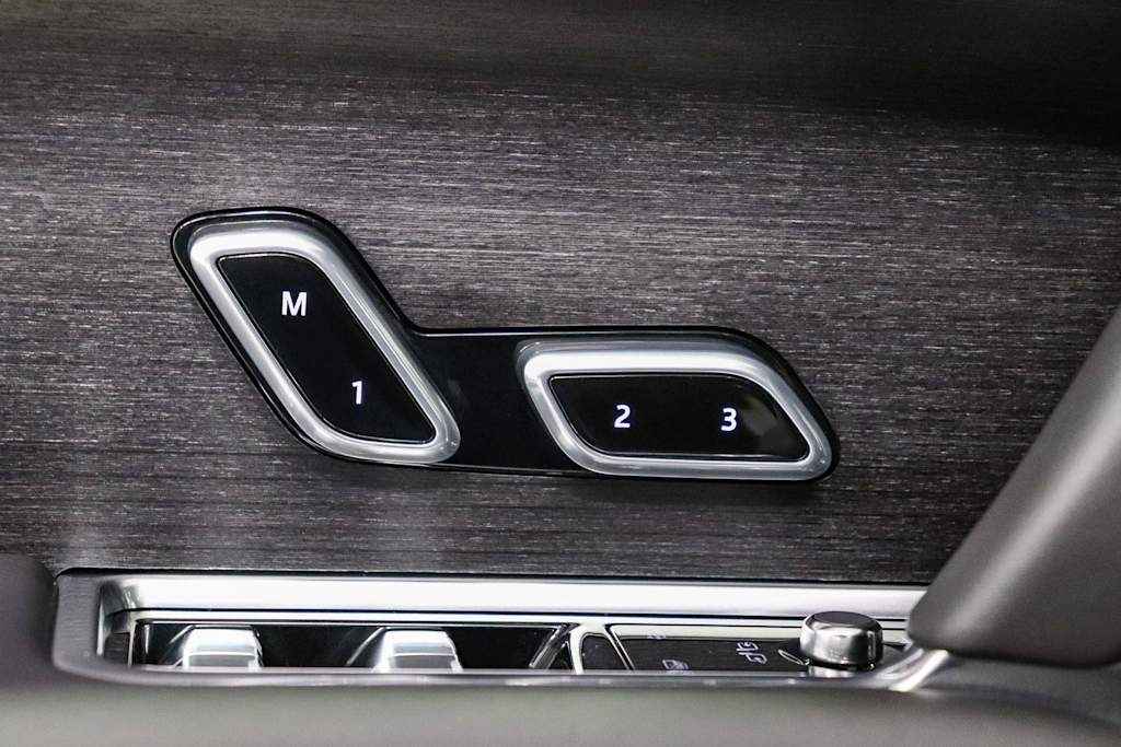 Thumbnail: 2025 Land Rover Range Rover - 25