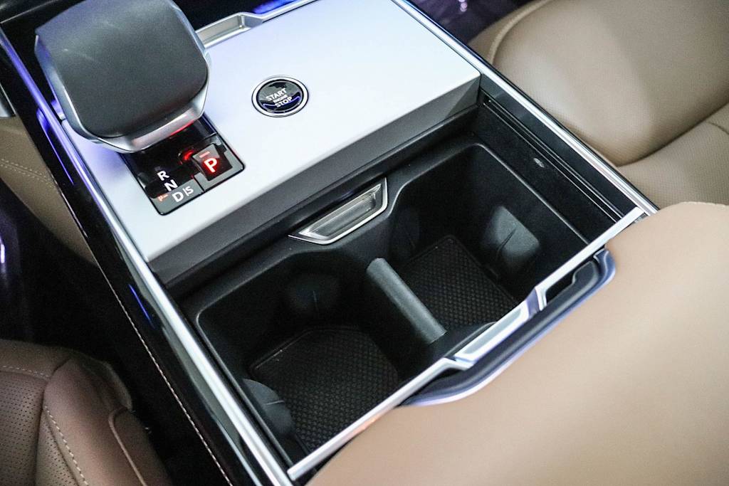 Thumbnail: 2025 Land Rover Range Rover - 28
