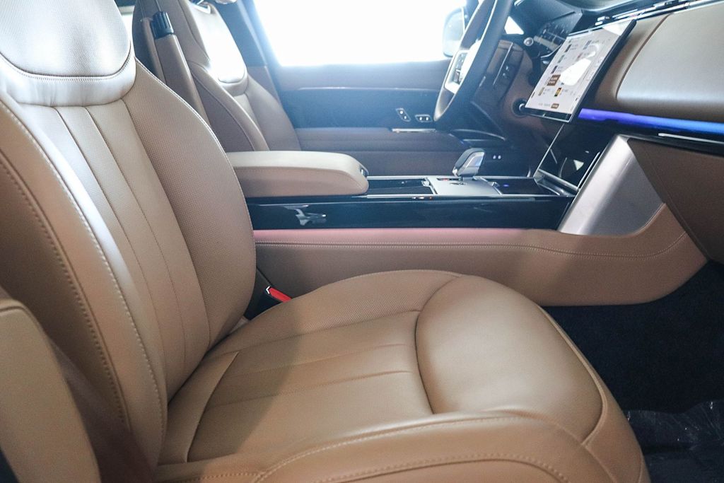 Thumbnail: 2025 Land Rover Range Rover - 10