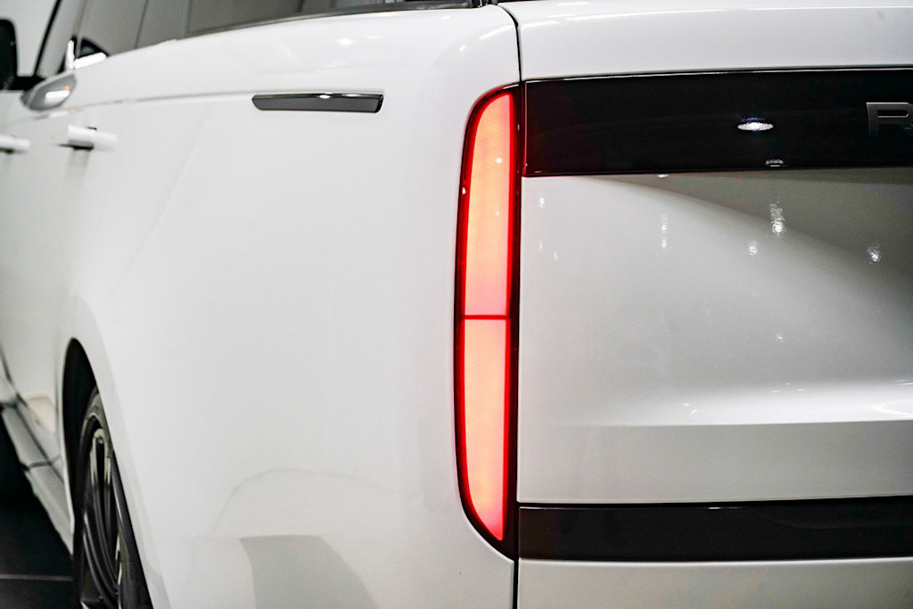 Thumbnail: 2024 Land Rover Range Rover - 19