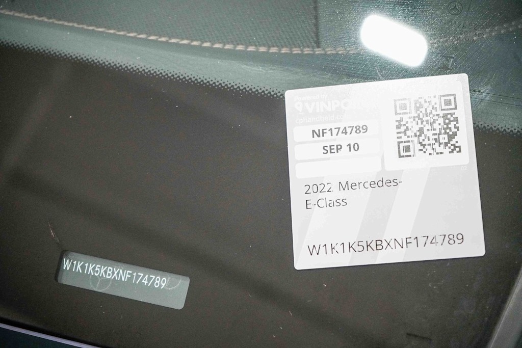 Thumbnail: 2022 Mercedes-Benz E-Class - 27