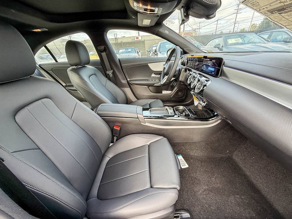 Thumbnail: 2025 Mercedes-Benz CLA - 9