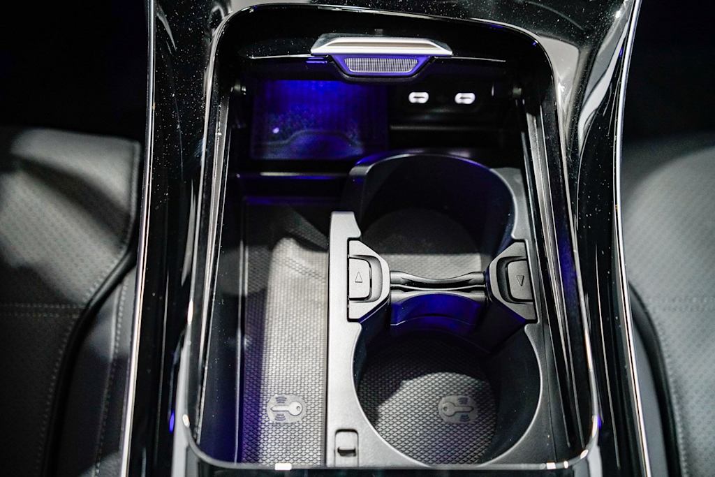 Thumbnail: 2025 Mercedes-Benz C-Class - 25