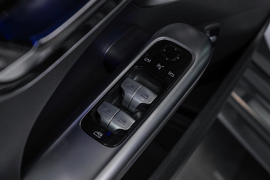 Thumbnail: 2025 Mercedes-Benz C-Class - 22