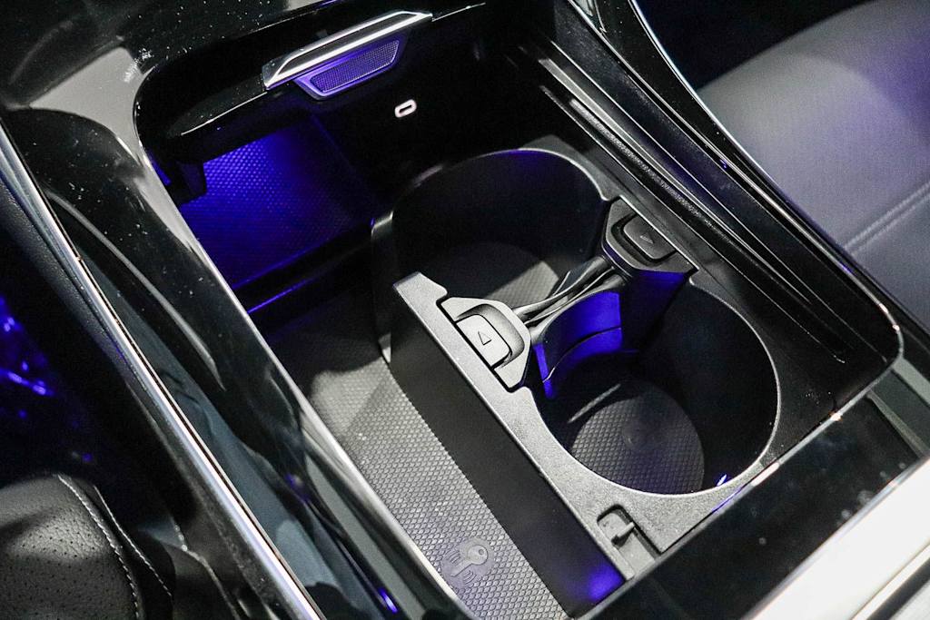 Thumbnail: 2023 Mercedes-Benz C-Class - 12