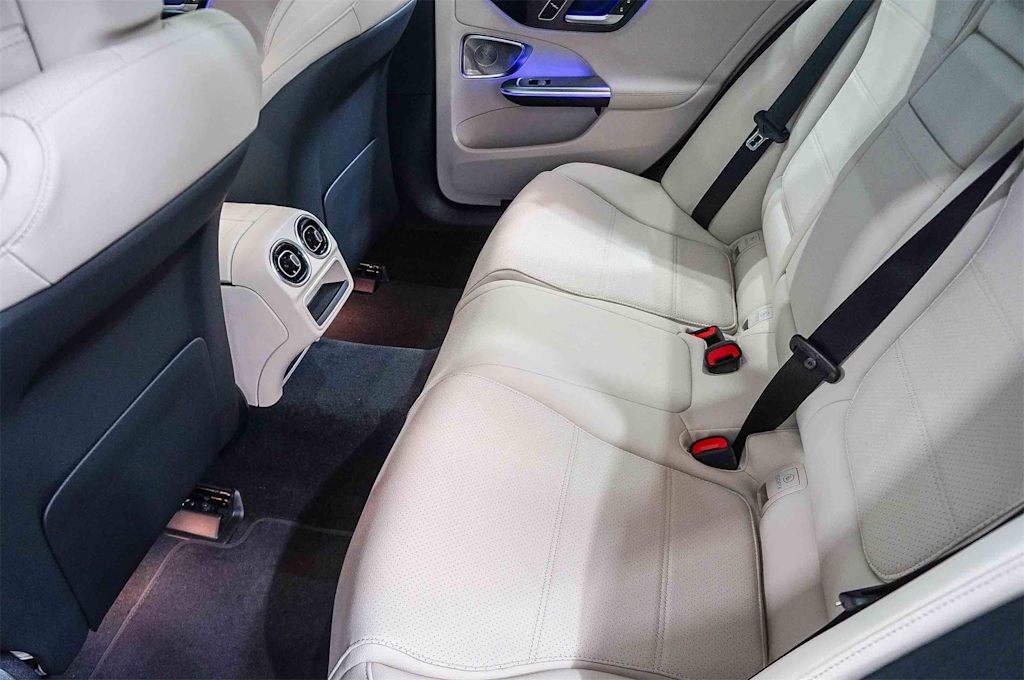 Thumbnail: 2025 Mercedes-Benz C-Class - 11