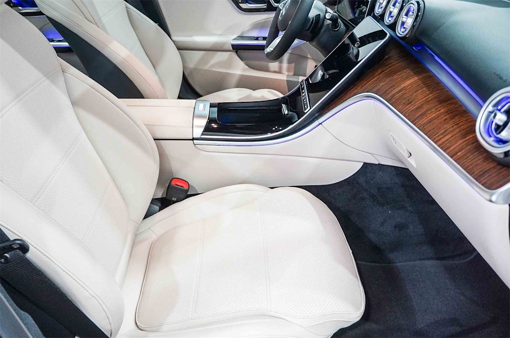 Thumbnail: 2025 Mercedes-Benz C-Class - 9