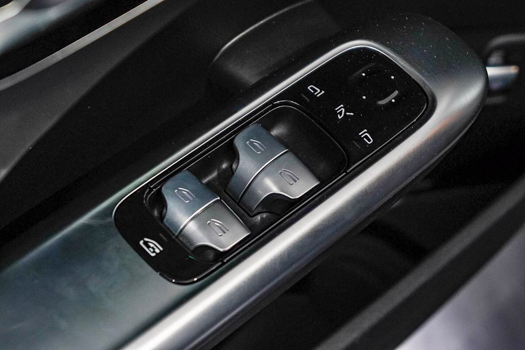 Thumbnail: 2022 Mercedes-Benz C-Class - 26