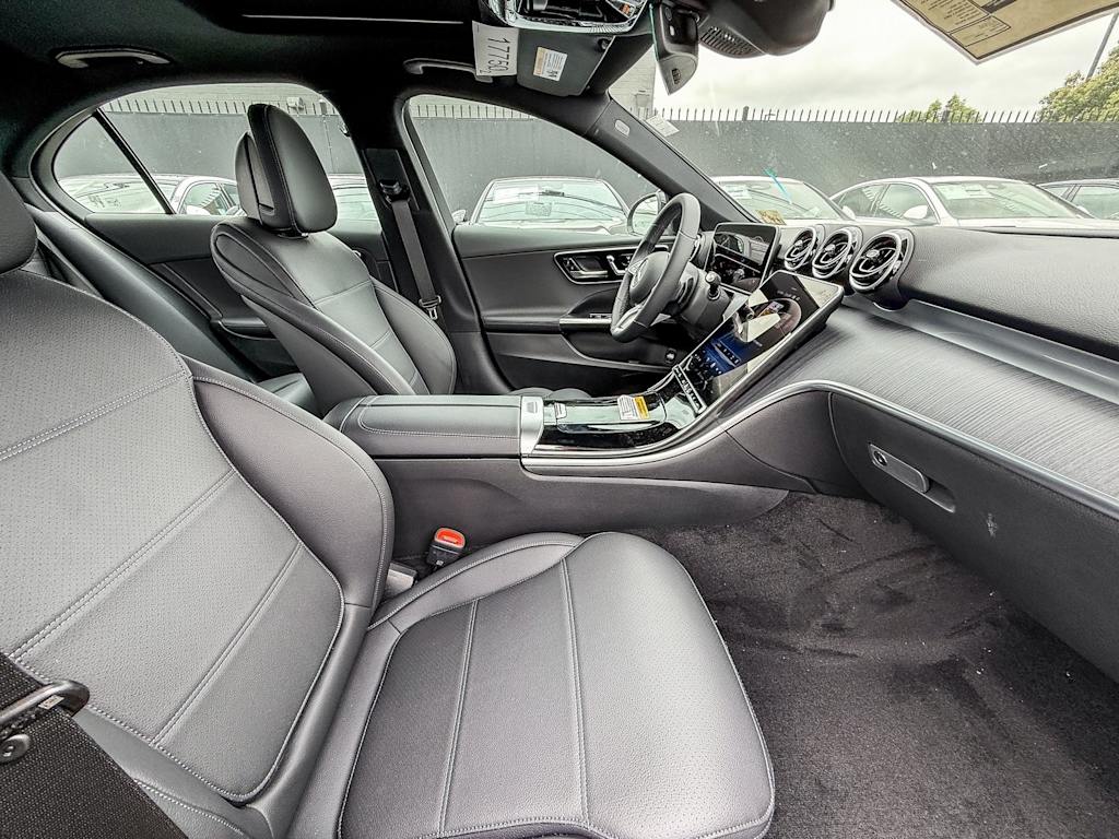 Thumbnail: 2025 Mercedes-Benz C-Class - 9