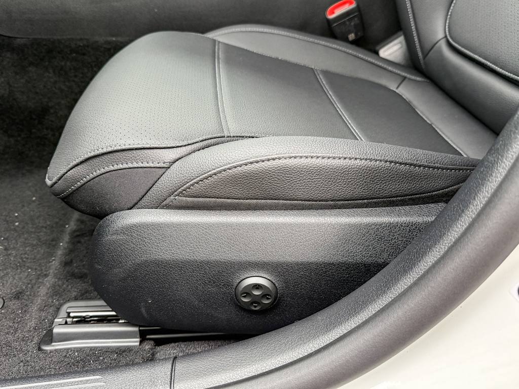 Thumbnail: 2025 Mercedes-Benz C-Class - 18