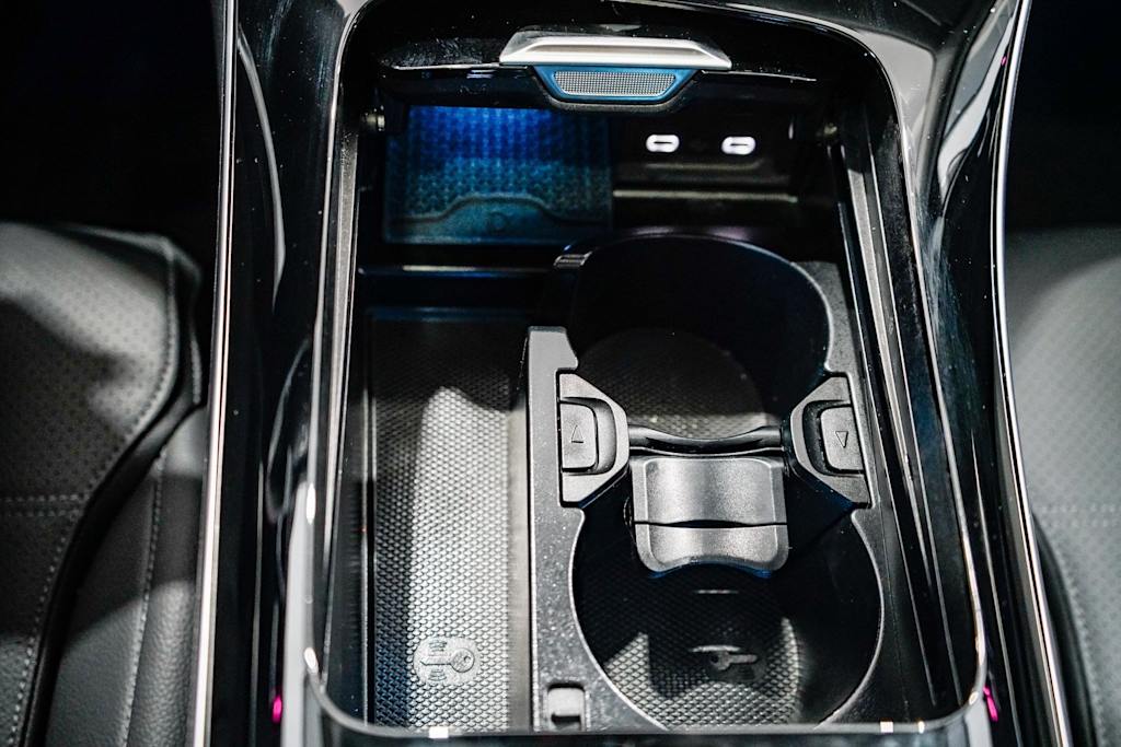 Thumbnail: 2025 Mercedes-Benz C-Class - 15