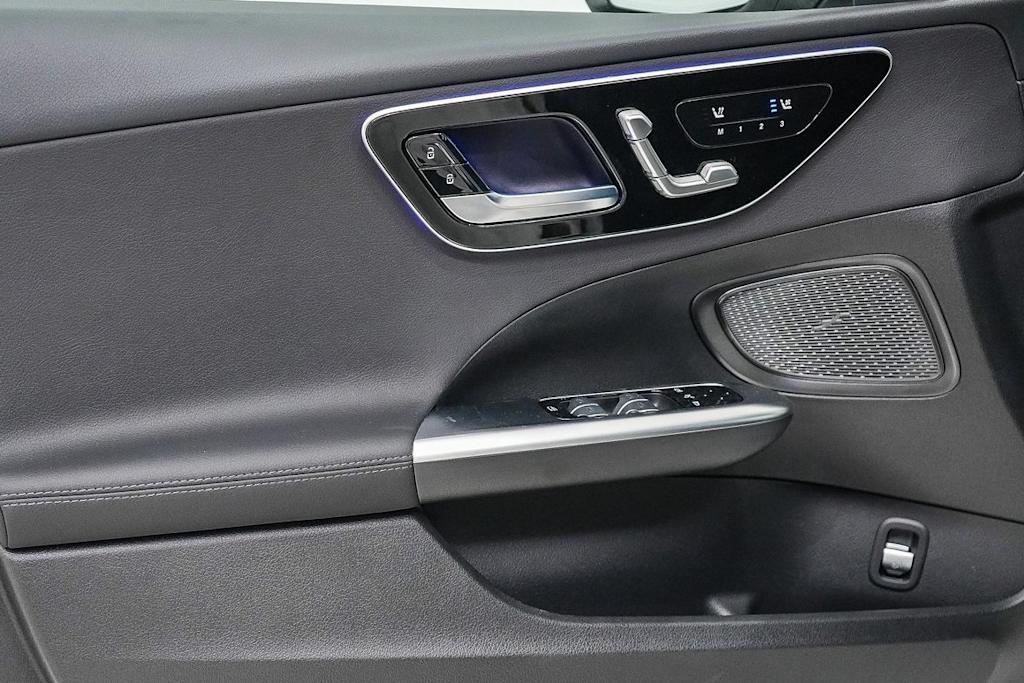 Thumbnail: 2025 Mercedes-Benz C-Class - 25