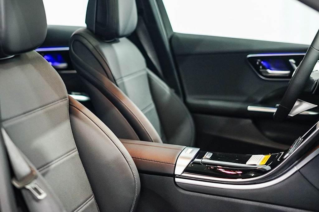 Thumbnail: 2025 Mercedes-Benz C-Class - 9